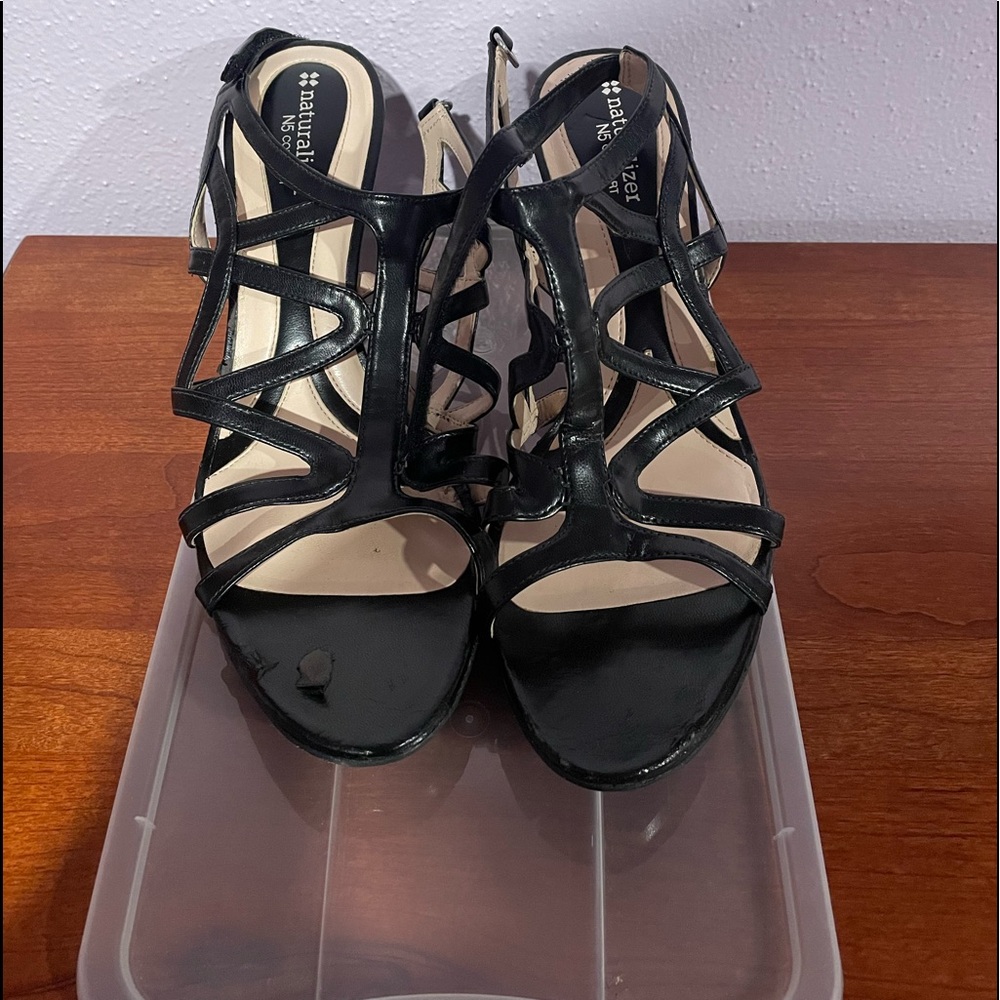 Naturalizer Danya Womens Black open toe sandals size 11.